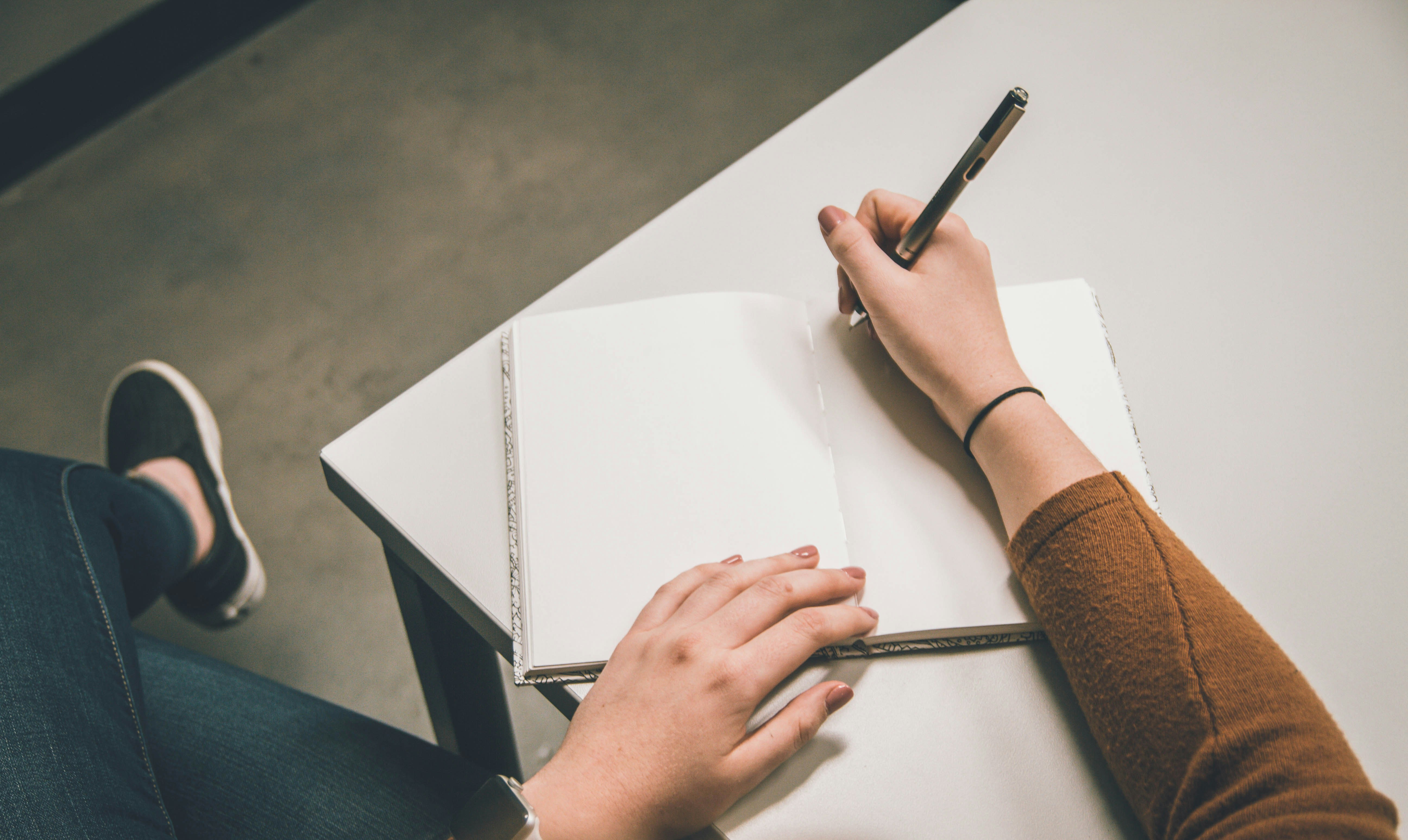 Professional Essays Demystified: A Guide to Clarity and Logic