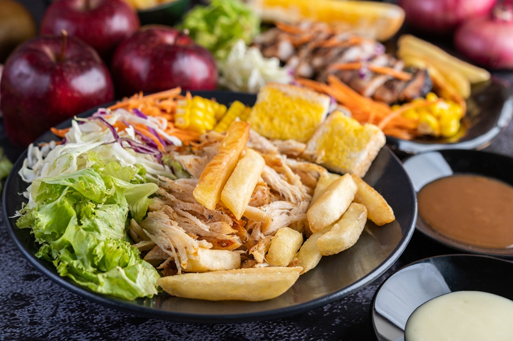 Delicious Appetizers & Sides at 7Pie Pizza: From Loaded Fries to Fresh Salads