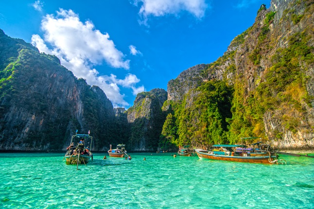 Honeymoon with Friends? Romantic Yet Fun Group Travel Experiences in Thailand