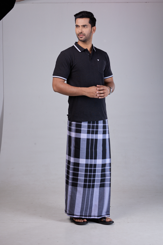 What is the most populous Indian state where men traditionally wear lungi as their main form of clothing? What is the reason for this?