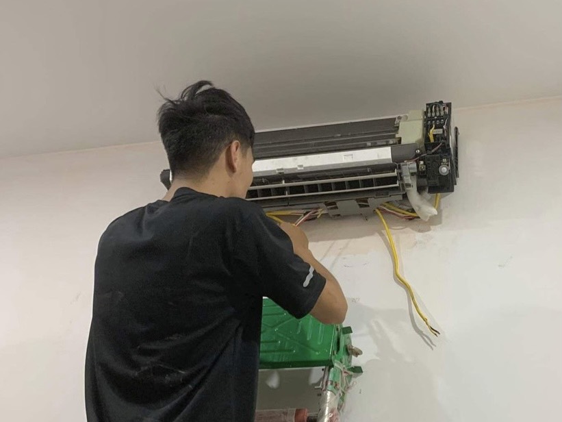 Kỹ thuật viên sửa điều hoà tại Linh Đàm tay nghề cao, nhiều năm kinh nghiệm