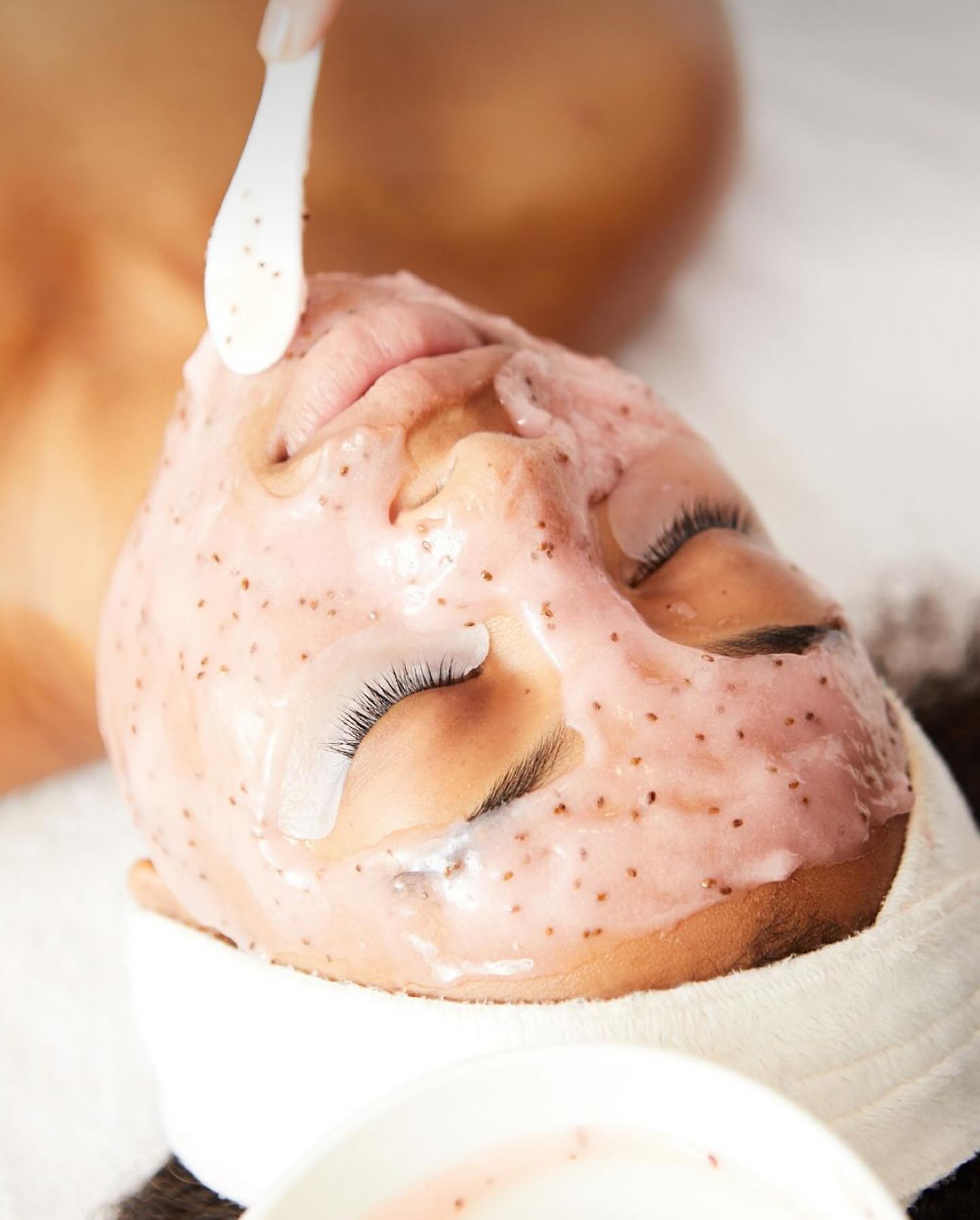 Top Benefits of a Couples Hydrofacial for Skin Health and Relaxation 