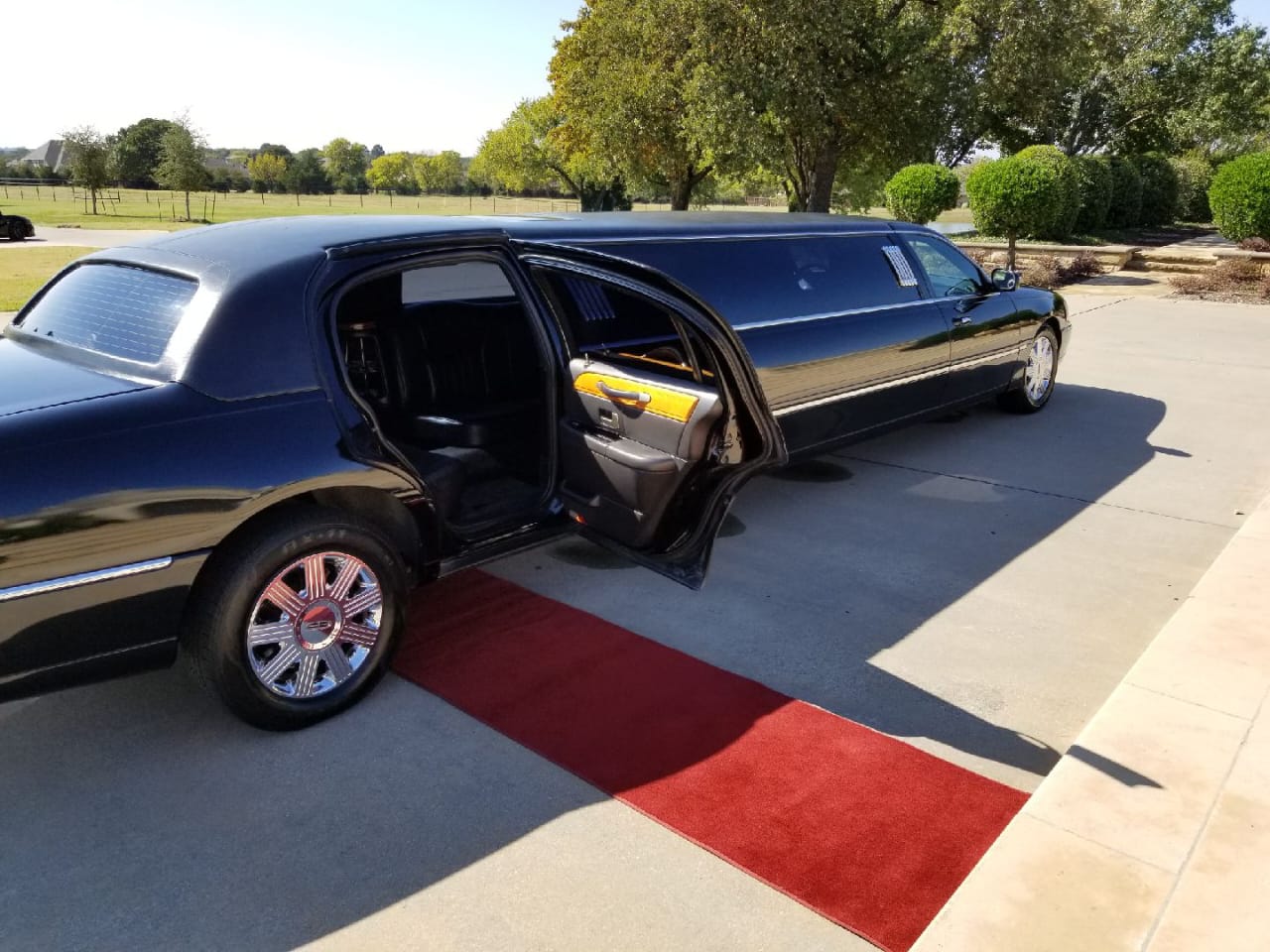 The Luxurious Experience of Limousine Travel