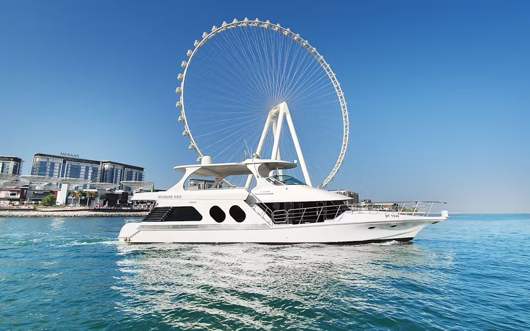 Luxury 1-Hour Yacht Ride Experience in Dubai