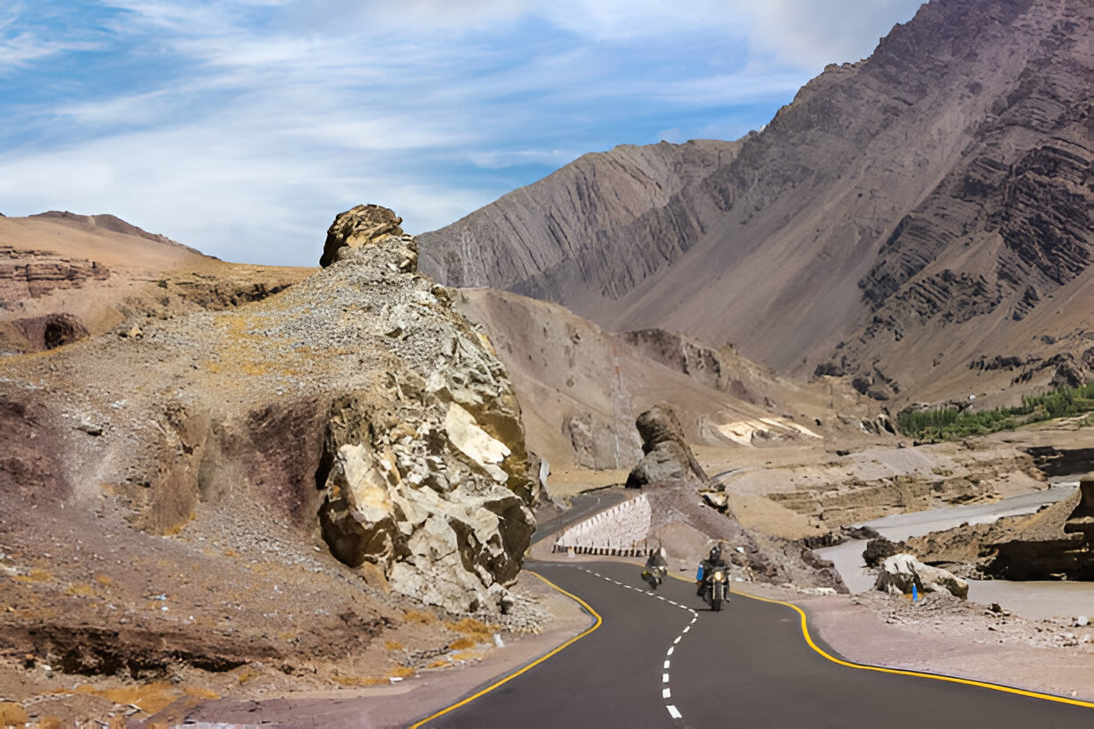 10 Mistakes to Avoid on Your Leh Ladakh Bike Trip