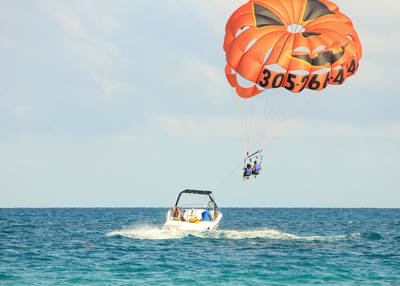 Get Best Parasailing Experience in Goa!!! Enjoy Adventure Trips In Goa With Sea Water Sports