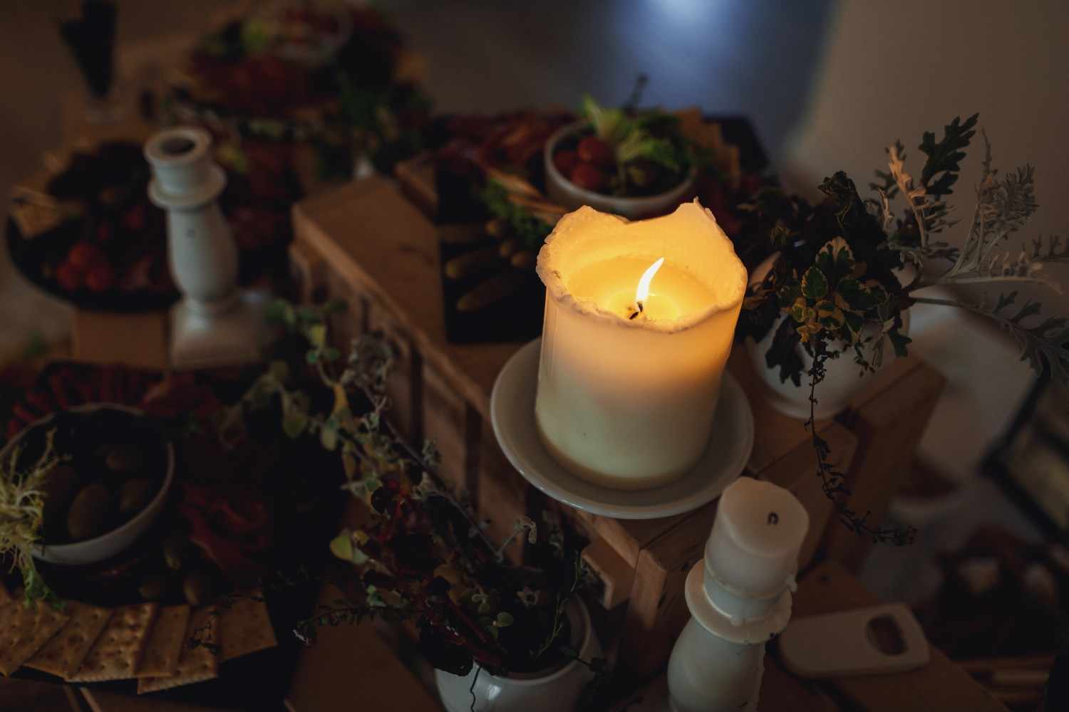Looking to Transform Your Space with Scented Candles and Elegant Decor?