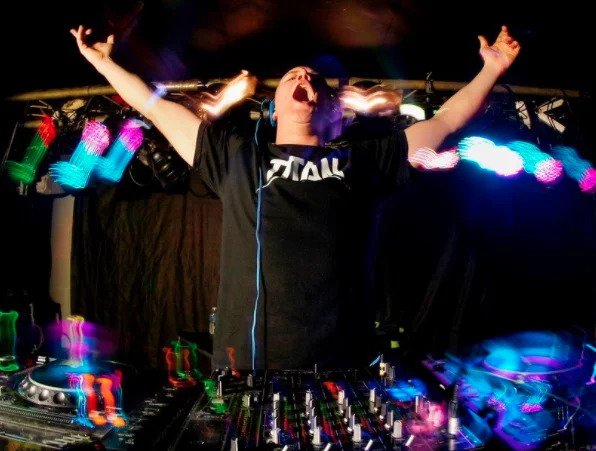 8 Essential Preparations for House Party