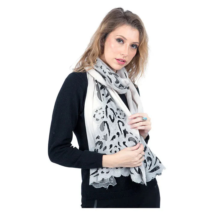 Why a White Pashmina Shawl Is a Timeless Wardrobe Essential 