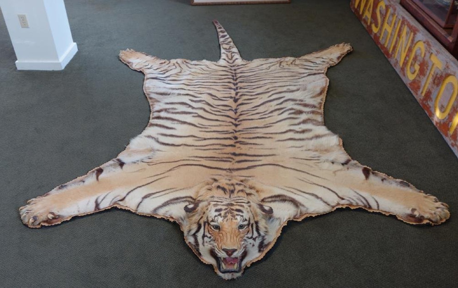 Buy Tiger Rugs In Dubai