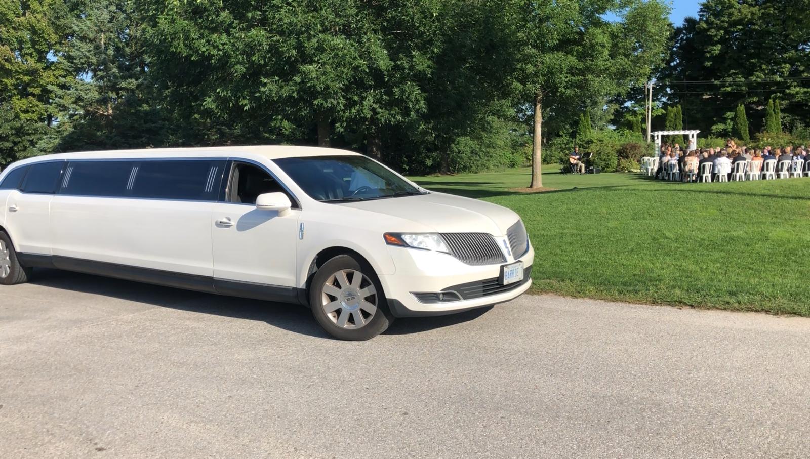 Executive Travel from Barrie: Why Business Professionals Prefer Limousines
