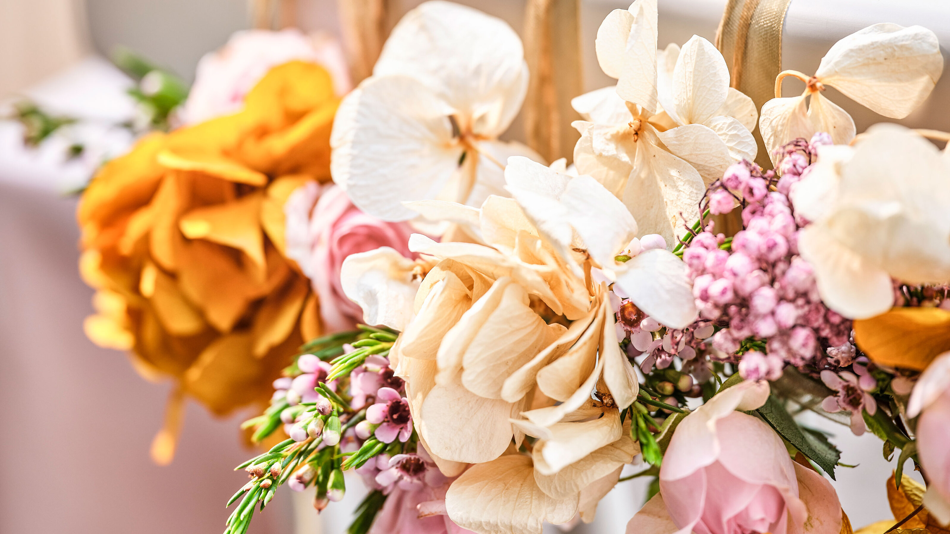 What are the best flowers to decorate my home?