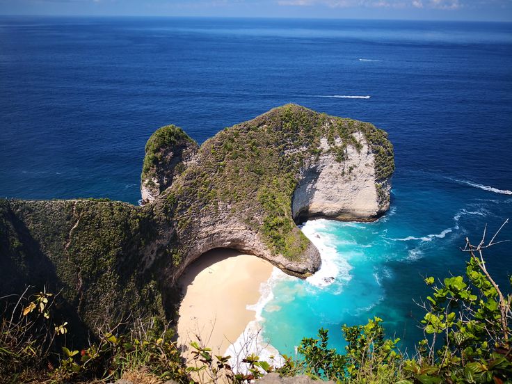 Why Couples Love Taking a Labuan Bajo Snorkeling Trip in Flores