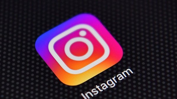 How to Make Text Disappear or Appear In Instagram Stories