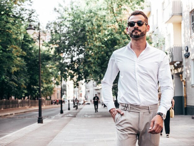 How Smart Pant Choices Keep Men Looking Sharp and Professional