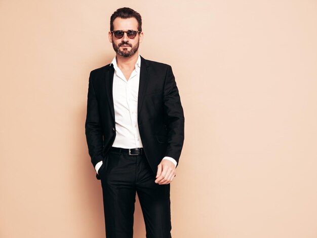 How Do You Balance Formal and Casual in Men’s Outfits