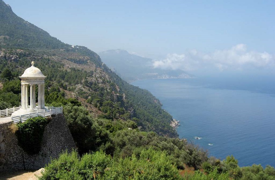 Package Tours Mallorca - Explore these Intriguing Places with your Friends
