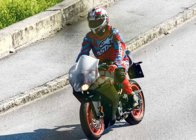 2020 KTM RC 390 spied testing