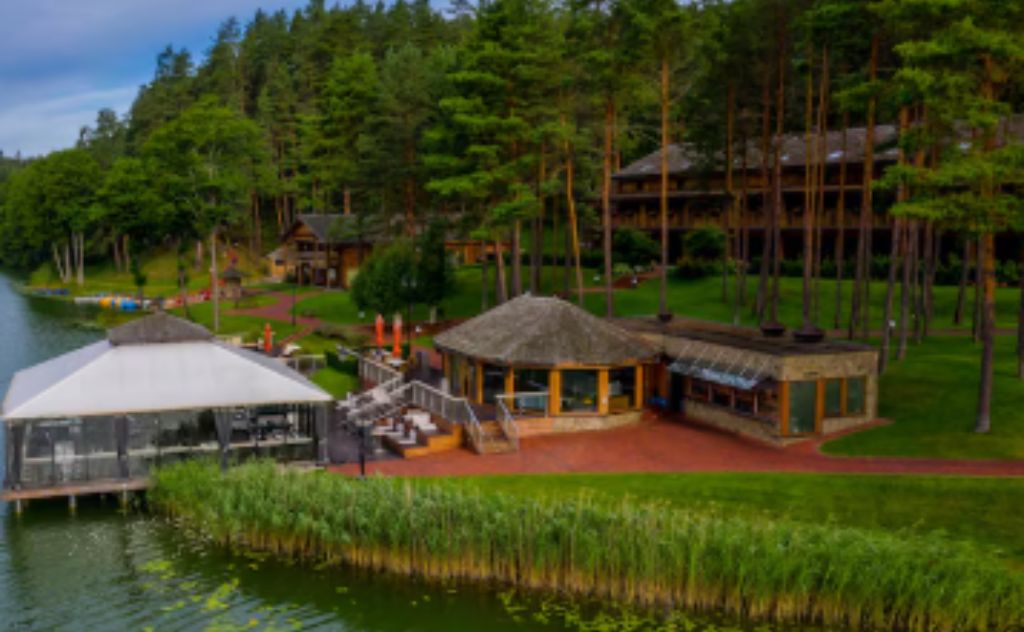 From Jungle Trails to Luxury Stays: A Wild Trip with Friends at Karhandla