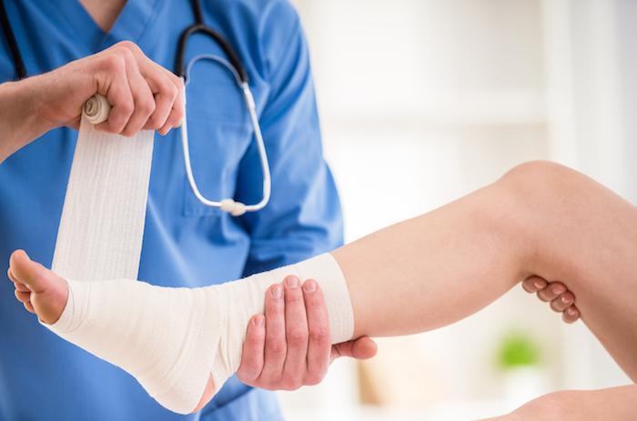 What Are the Best Fracture Treatment Clinics in Khar West?