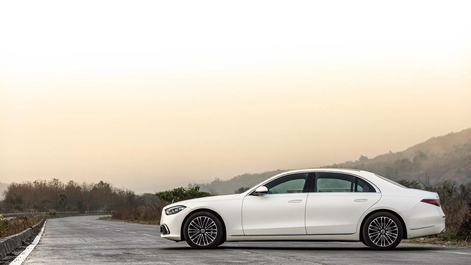 What Makes the Mercedes S Class Rental Ideal for Corporate Travel?