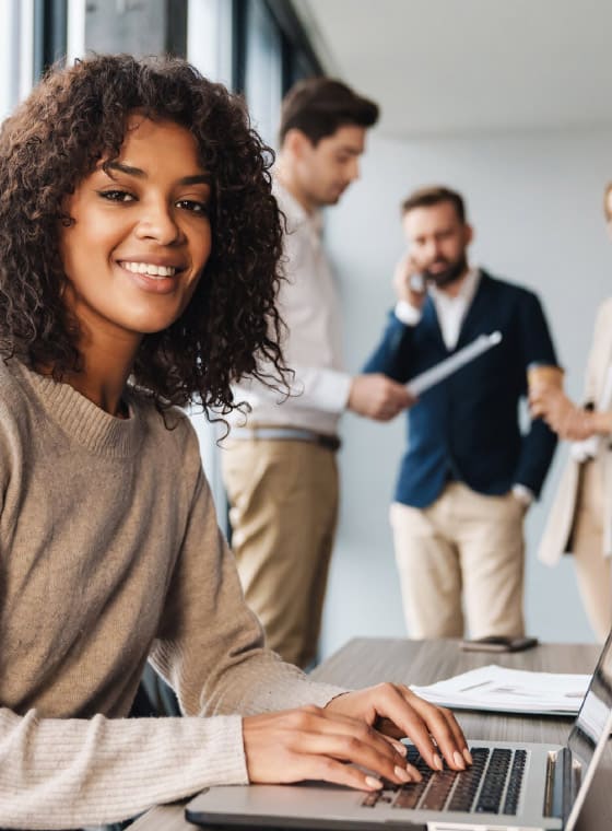 Choosing Between CMS and Custom Code for Your Website in Dubai