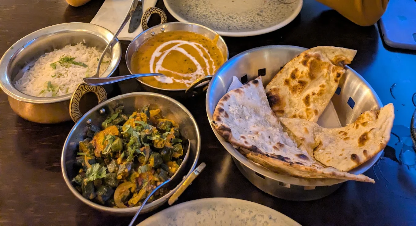 Chopras Indian Restaurant - Find a Top Vegetarian Restaurant Den Haag for Fresh & Organic Food