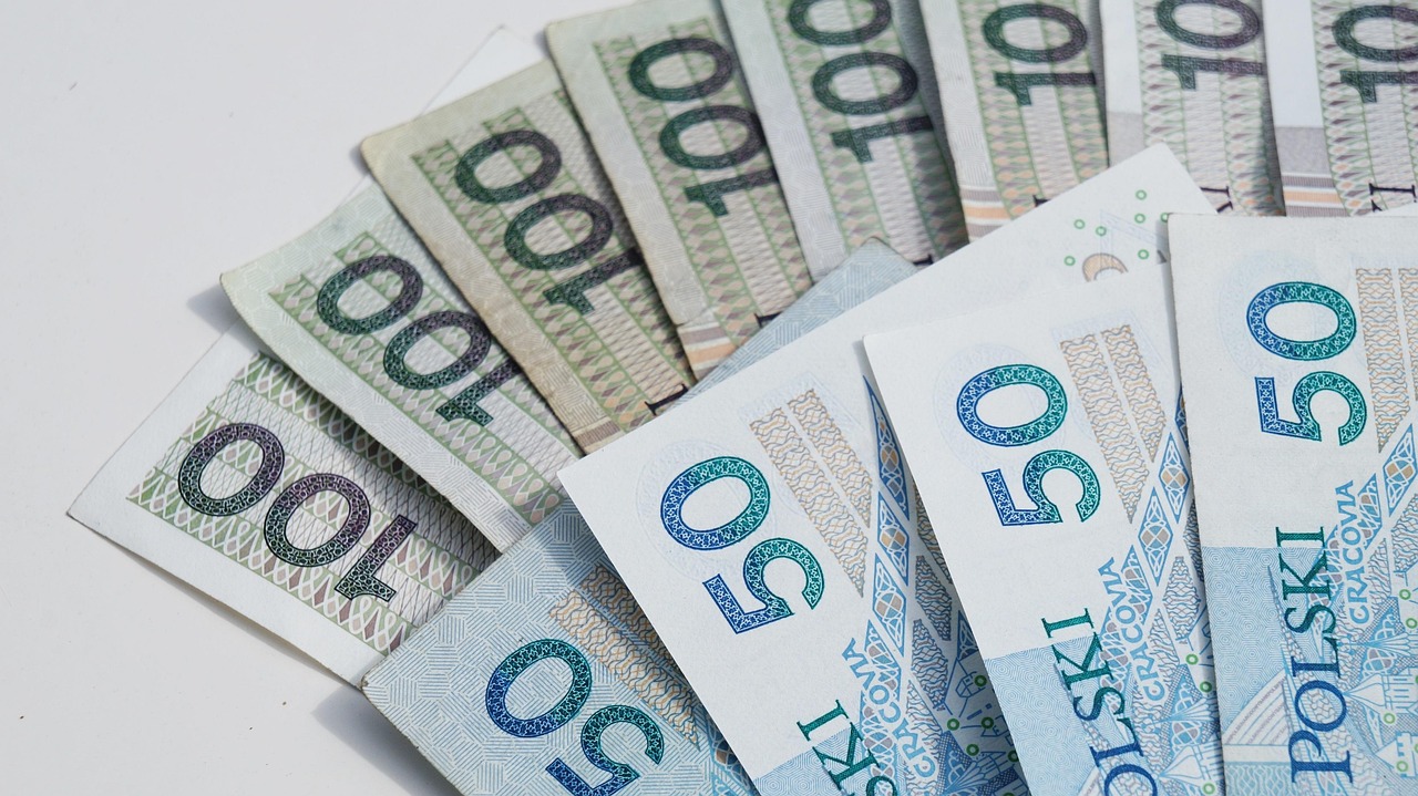 Alimenty a wynagrodzenie za pracę – ile może zająć komornik?