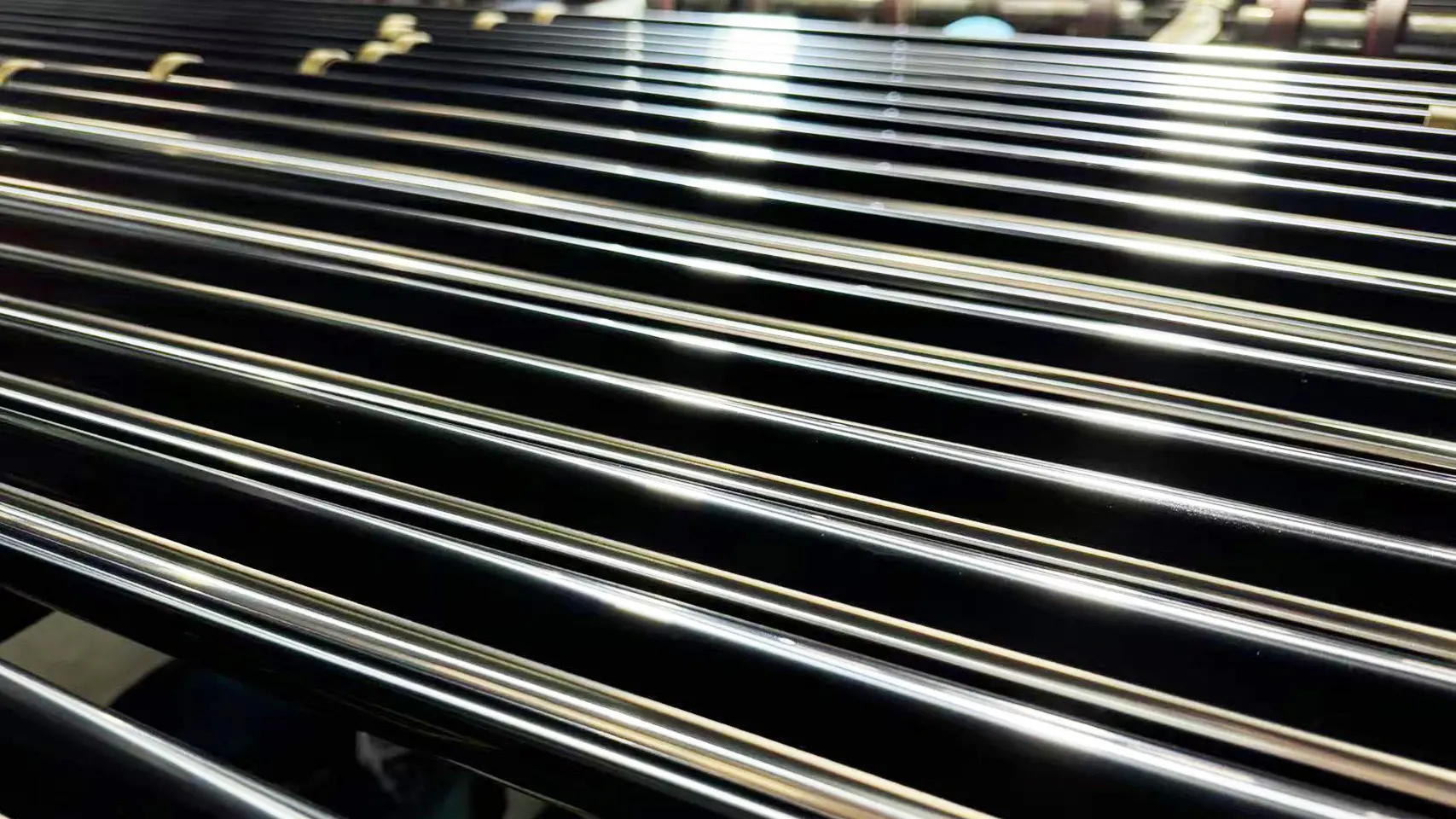 Why Chrome Rod Surface Finish Defines Performance