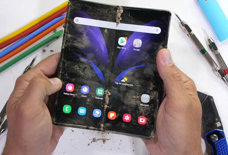 What Are the Risks of DIY Samsung Galaxy Screen Replacement?