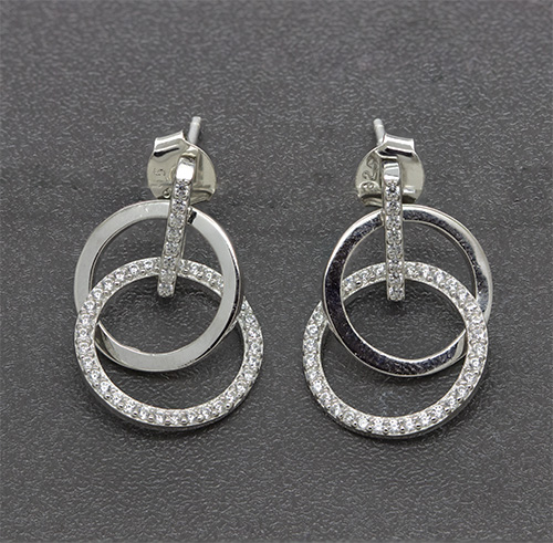 Top 5 Silver Earring Trends Every Woman Should Know in 2025