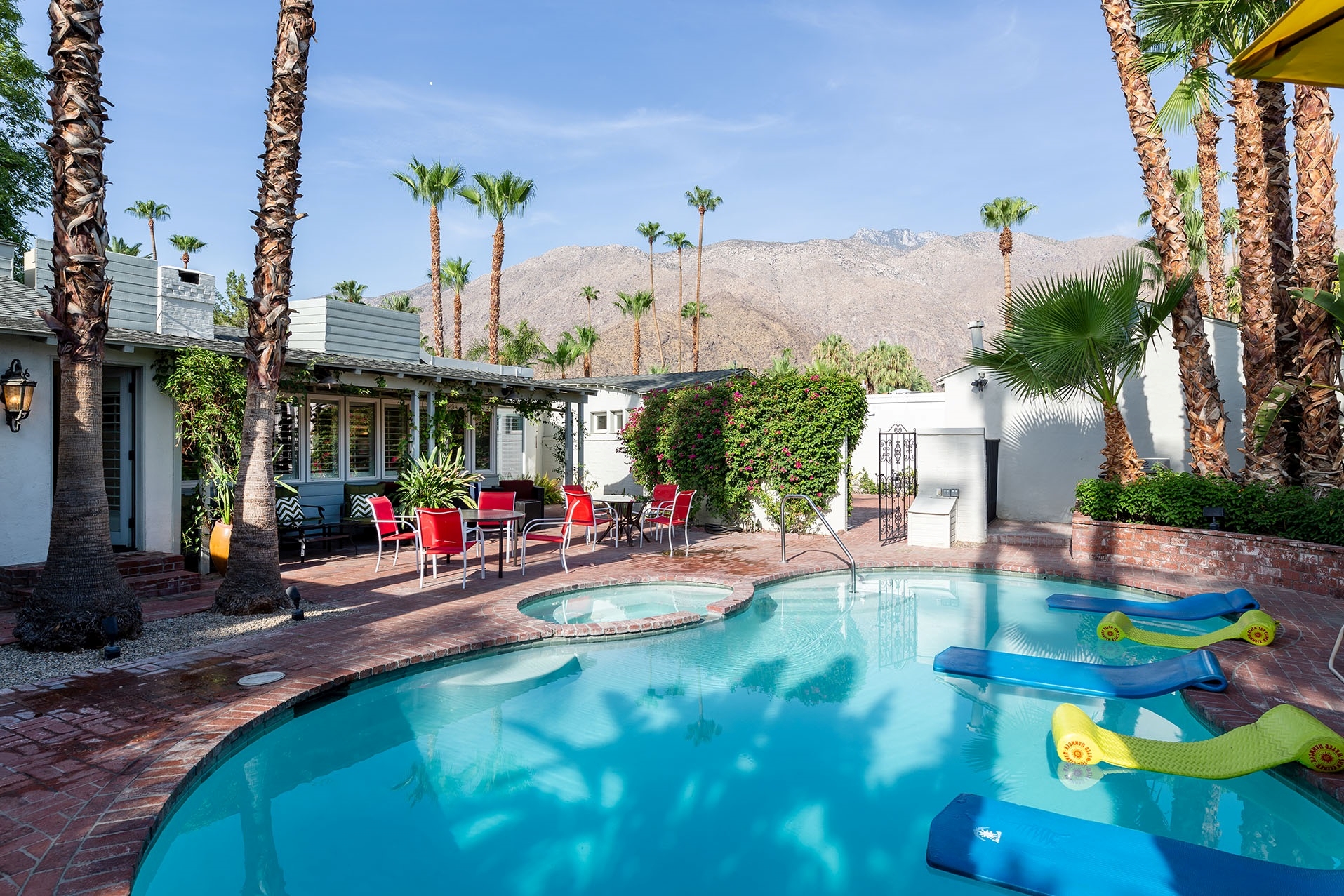 Palm Springs Homes Perfect for Couples Retreats