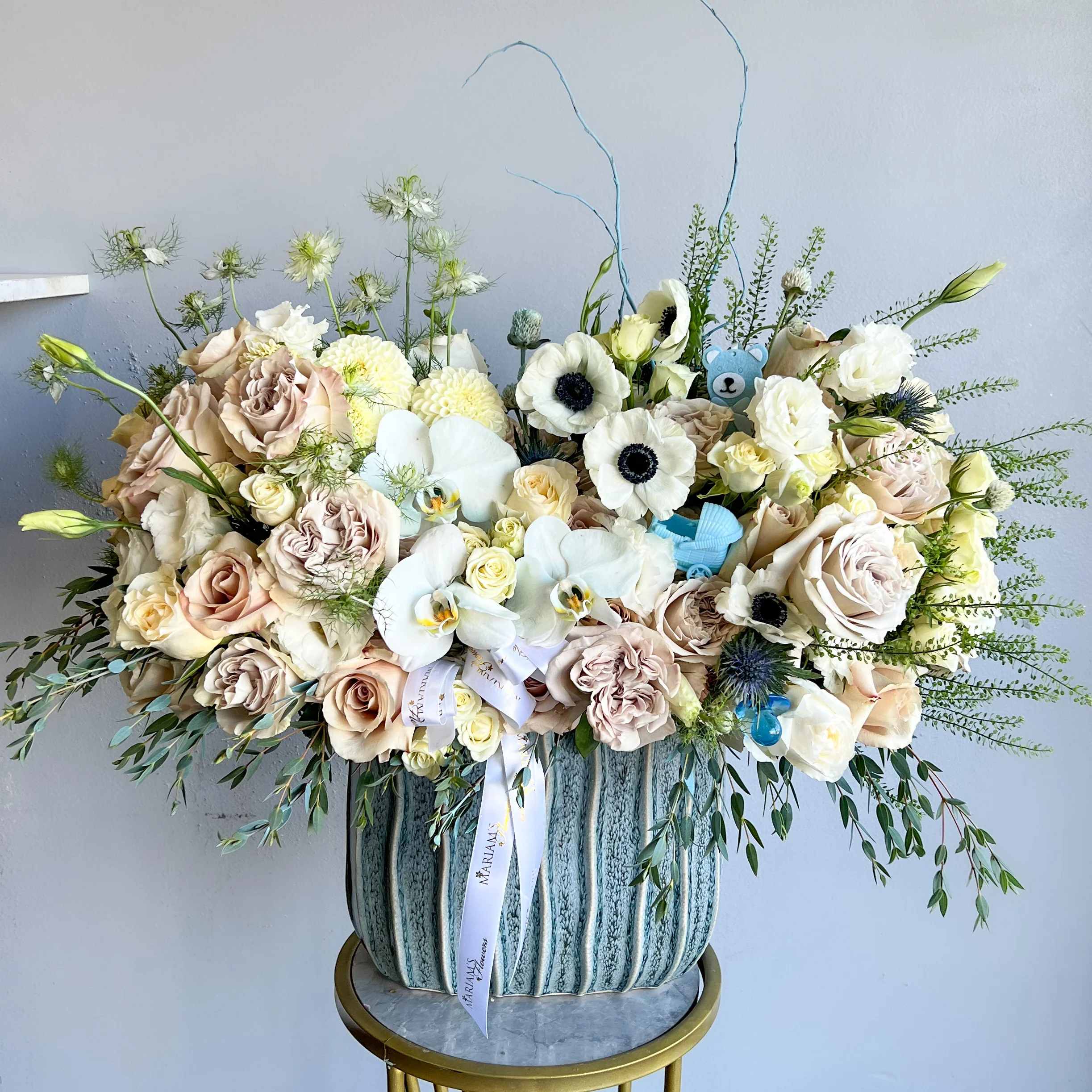 Buy Gender Reveal Floral Box Arrangement – Celebrate Your Special Moment in Style (USA)