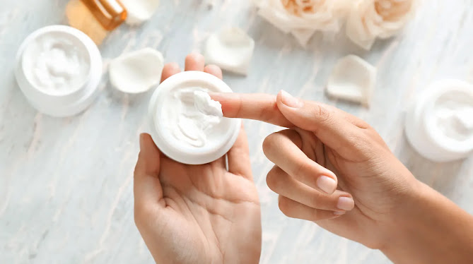 How Silicone Enhances Texture, Shine, and Smoothness in Cosmetic Products
