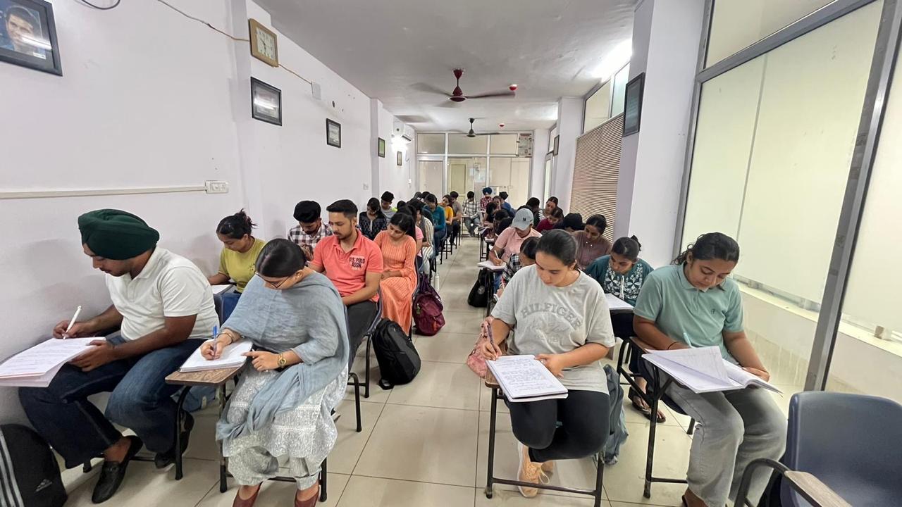 Best IAS Academy in New Delhi with Smart Learning Approach