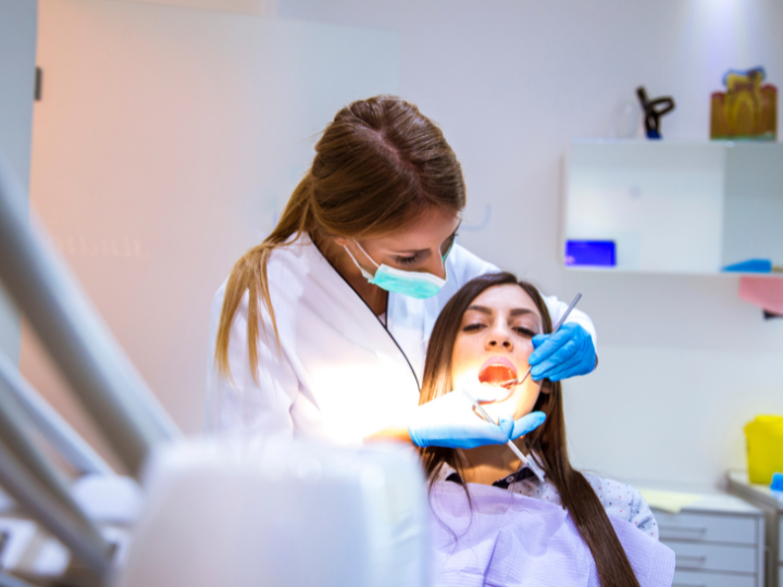 Emergency Dentist Tips for Managing Pain Before Treatment