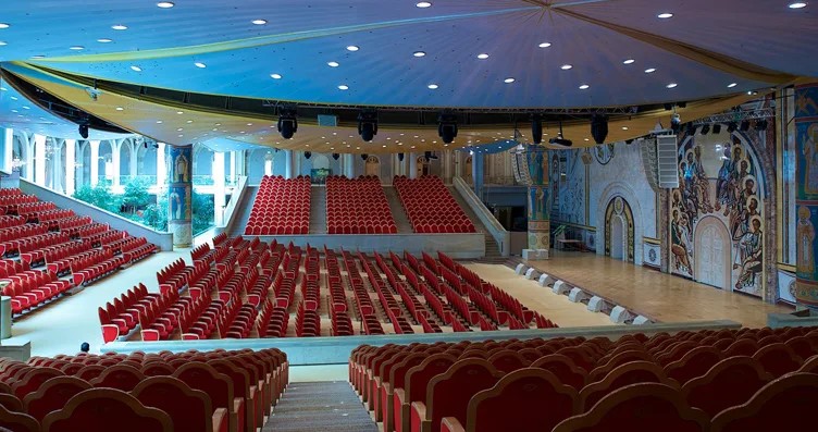 Орган, хор и симфонические звуки — разнообразие Зала Церковных Соборов