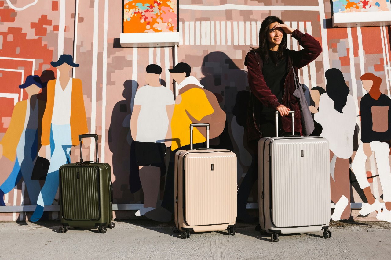 How Can Ant Mascot Help Companies Source Corporate-Grade Travel & Luggage Gear in Bulk?