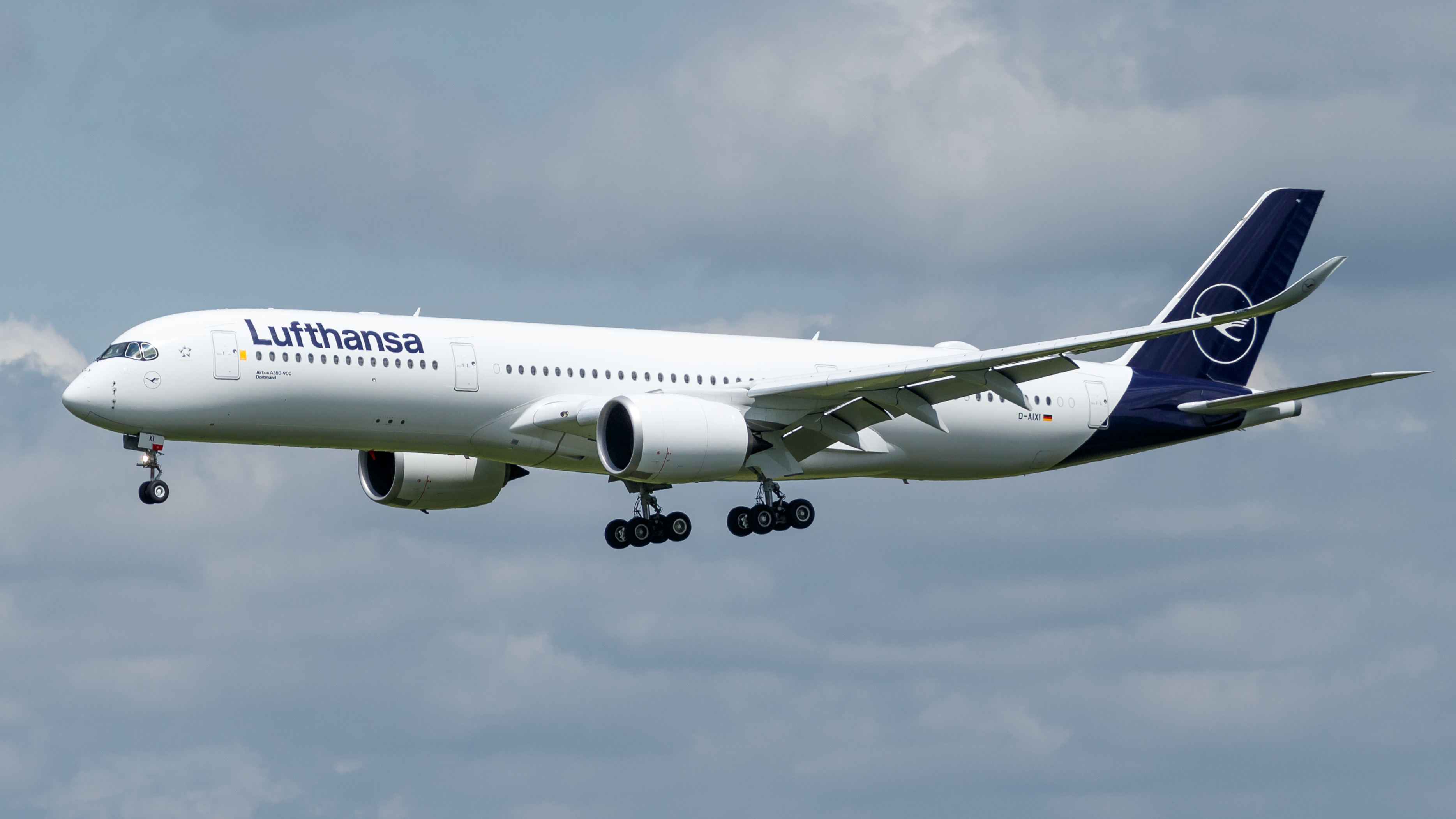 How do I get Lufthansa to answer quickly?
