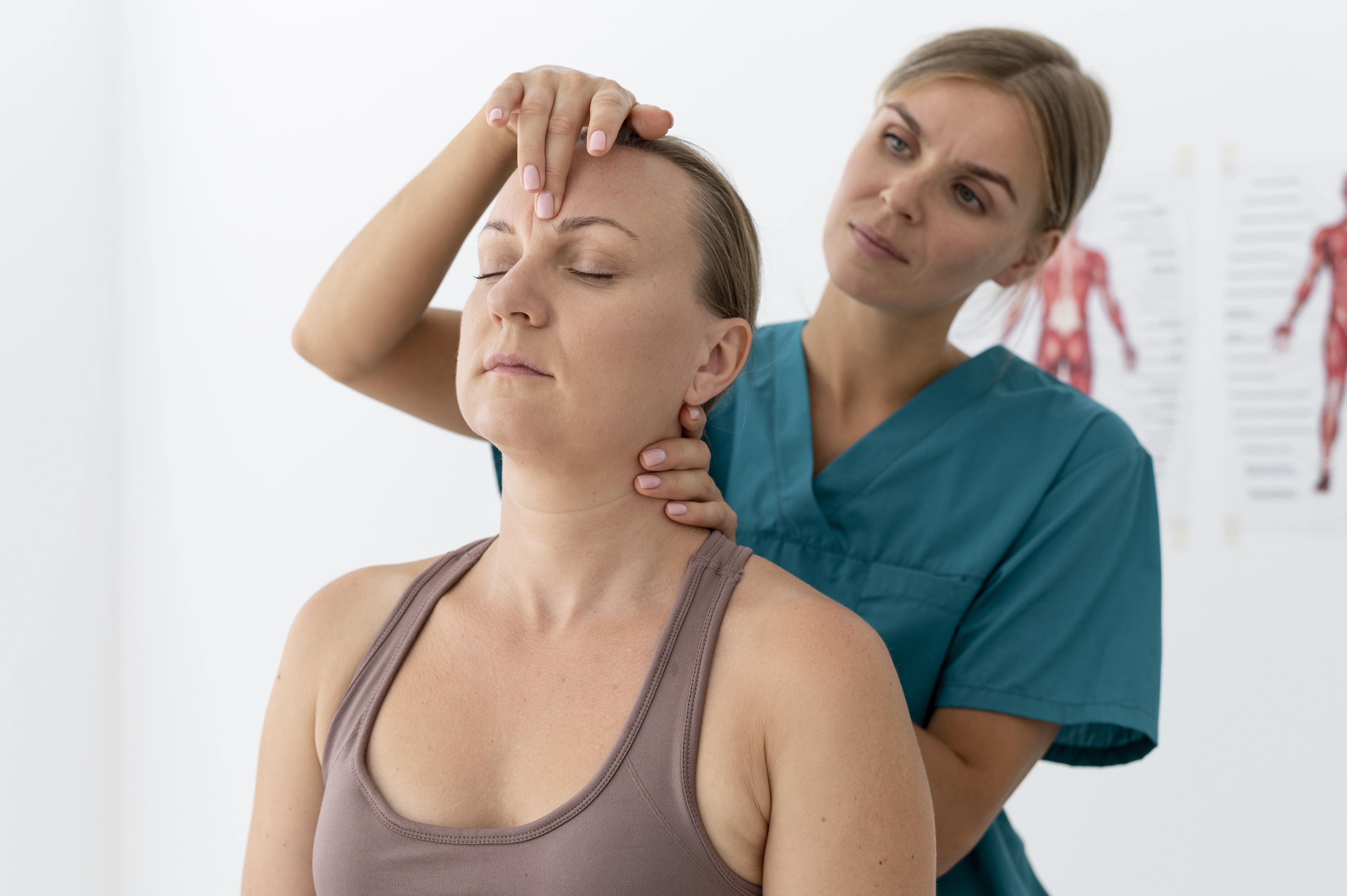 Choosing the Right Chiropractor in Woodland Hills: Key Qualifications to Know