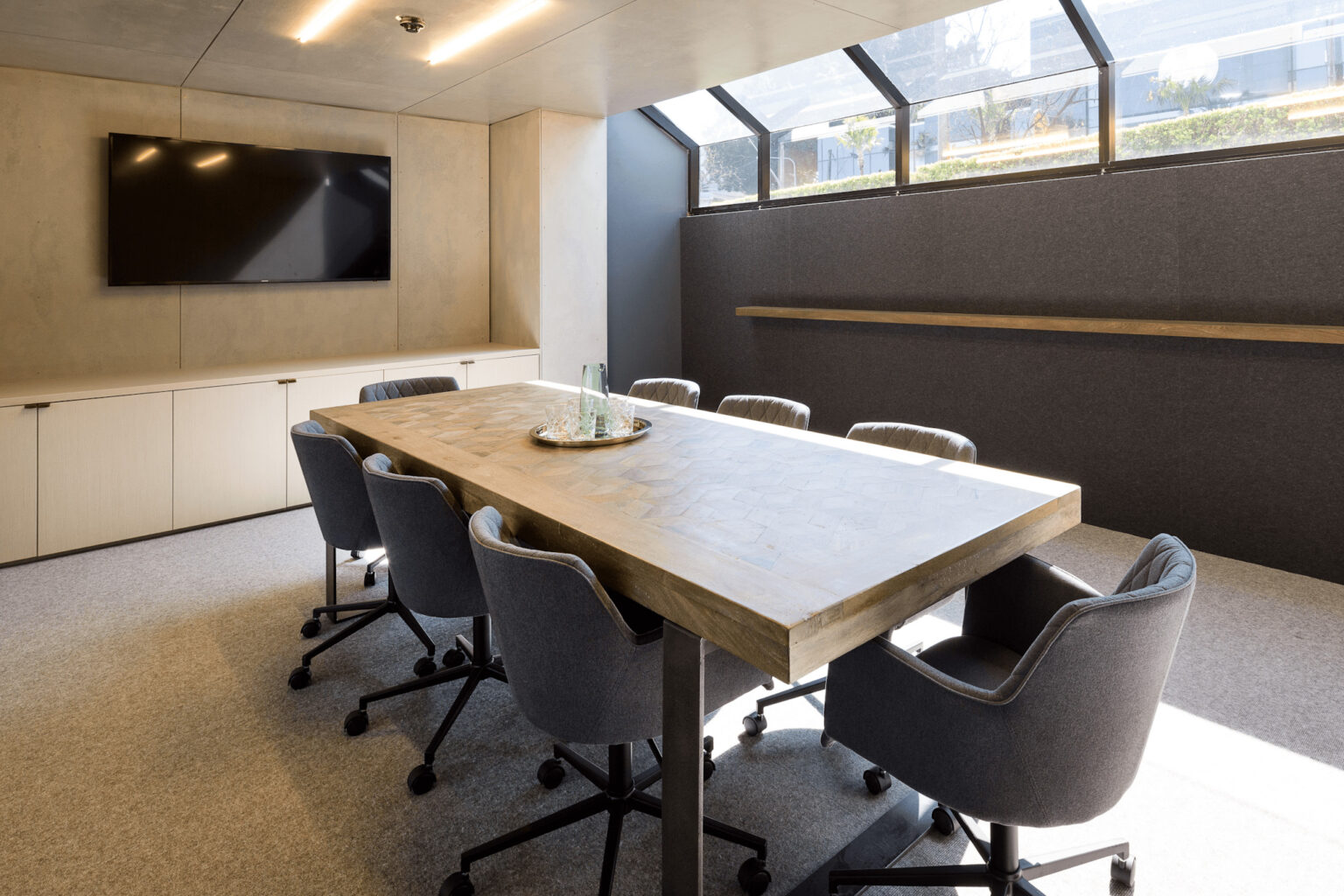 The Battle of the Furniture - Co-Working Space vs Traditional Office