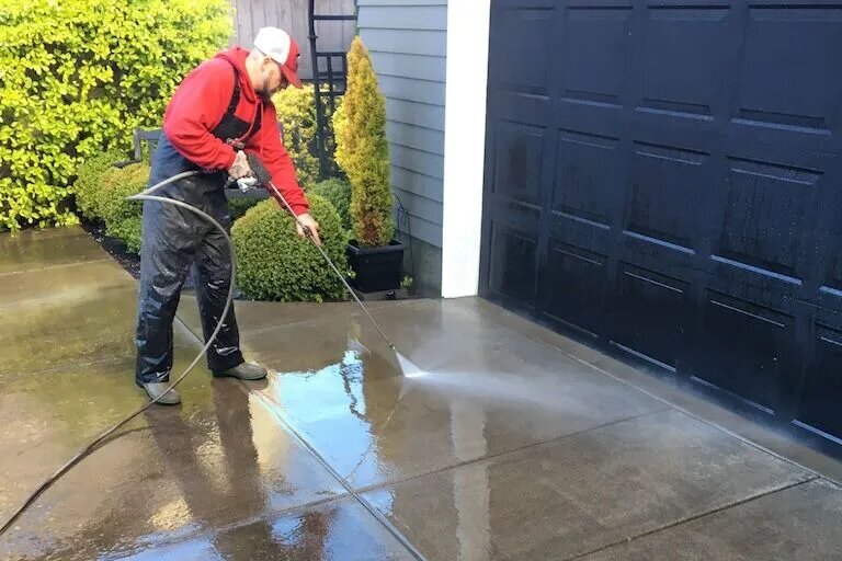 Is Pressure Washing Worth It for Homes in Rosenberg, TX?