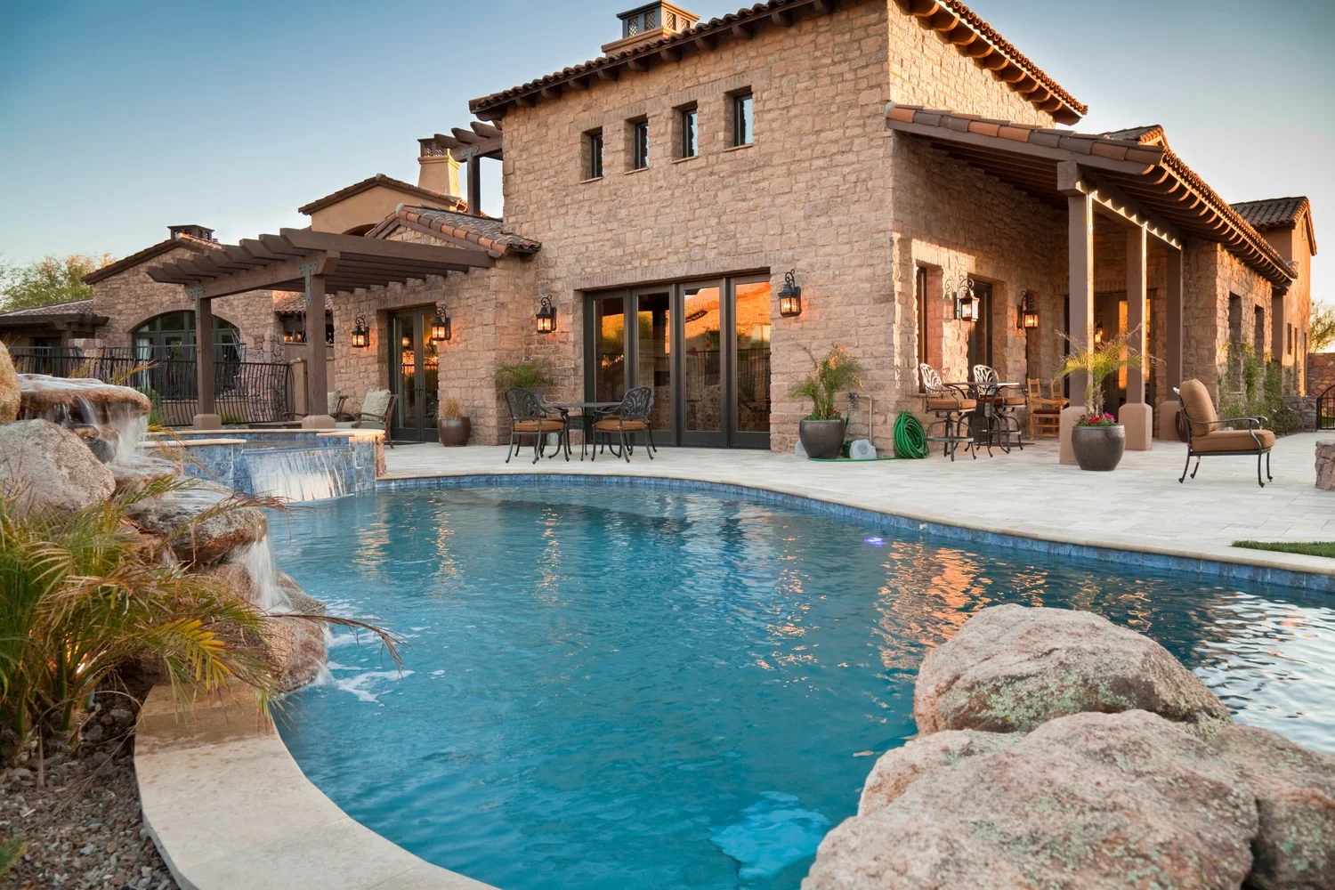 Top Tips for Choosing the Right Pool Cleaning Service