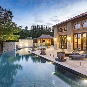 Best Pool Builders Melbourne for Premium Concrete Swimming Pools