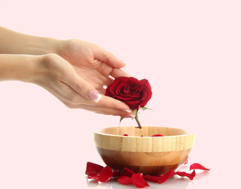 Why Natural Rose Essential Oil Remains a Symbol of Authentic Aromatherapy