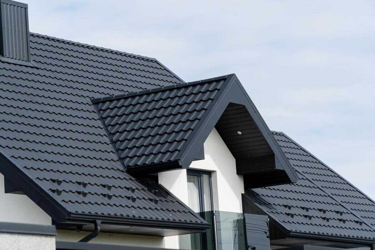 Metal Roofing: Why It’s the Best Choice When Searching for Roof Replacement Near Me