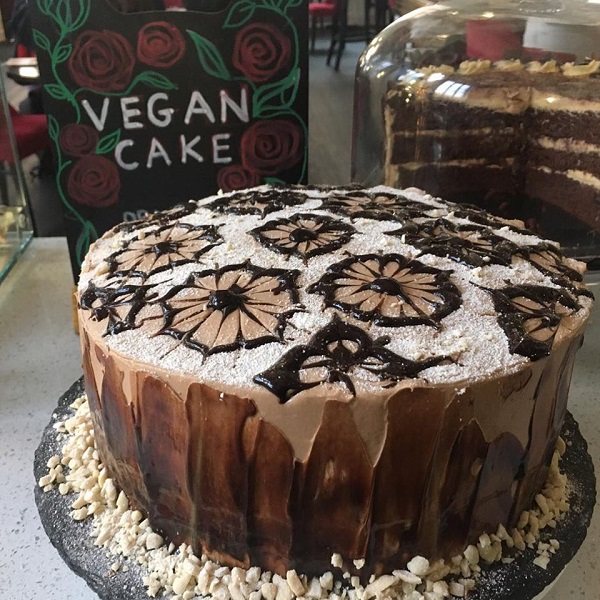 Buy Celebration cakes Leicester | Birthday Cakes