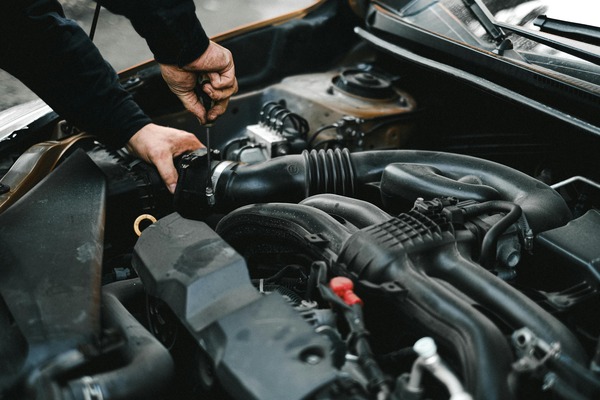 The Importance of Fast and Reliable Lube Services for Your Engine