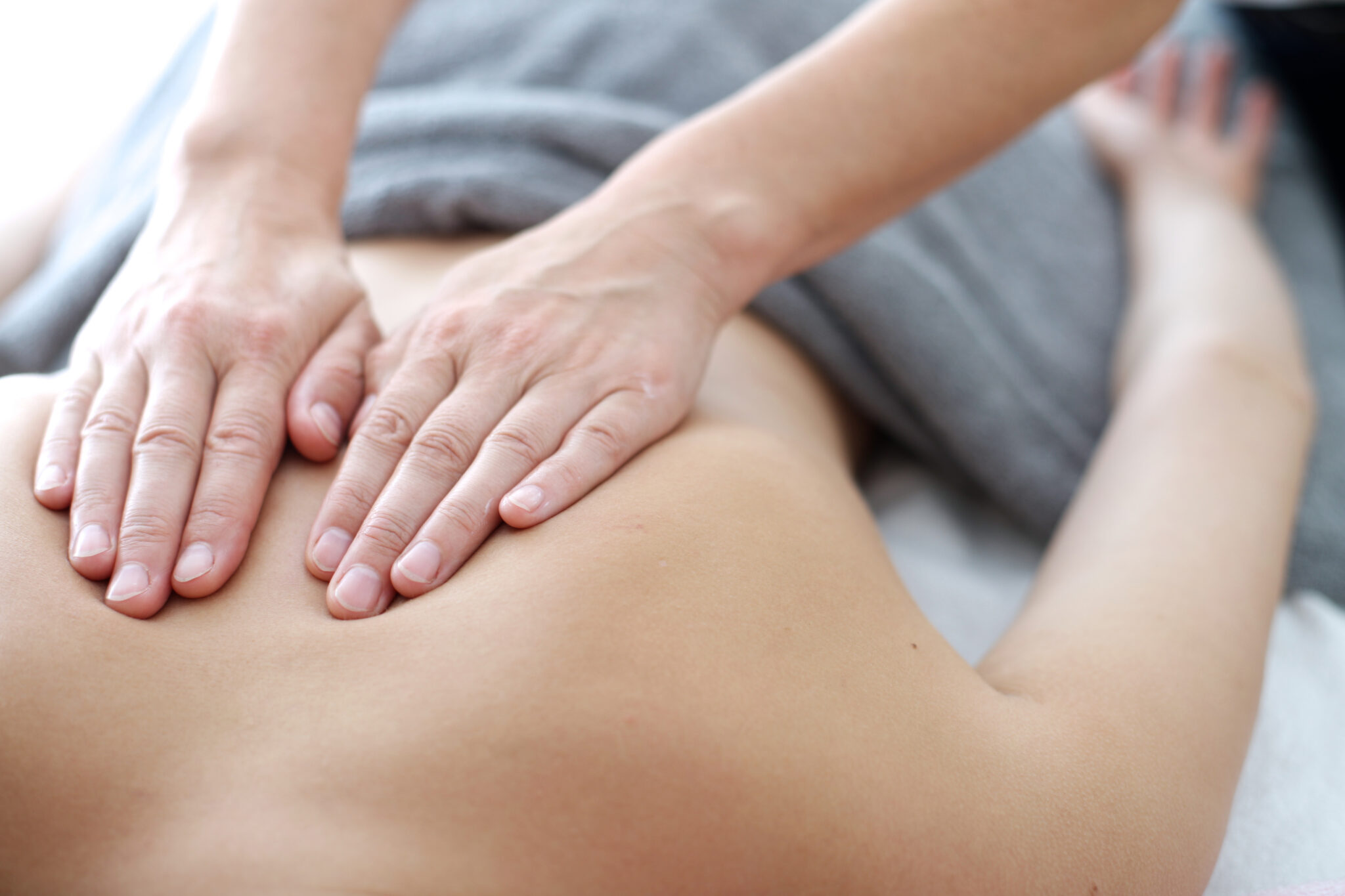 How a Professional Masseuse Can Improve Your Wellbeing Naturally