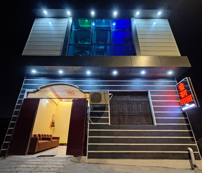 Hotels Near Hanuman Garhi Ayodhya: Comfortable Stays for Pilgrims, Families, and Tourists
